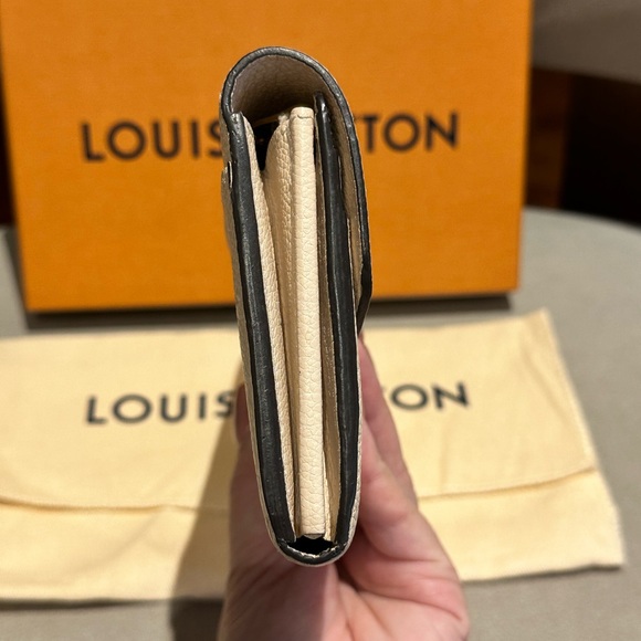 Beautiful Authentic Louis Vuitton Ivory Empreinte Sarah Long Wallet - Picture 4 of 12